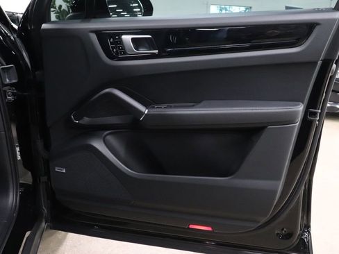 Used 2021 Porsche Cayenne image 22