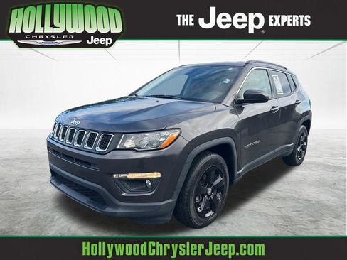 Used 2019 Jeep Compass Latitude FWD image 1