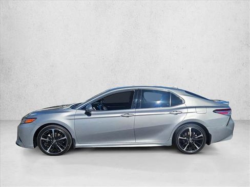 Used 2020 Toyota Camry XSE image 9