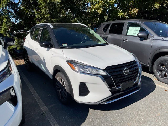 Used 2023 Nissan Kicks SV FWD image 1