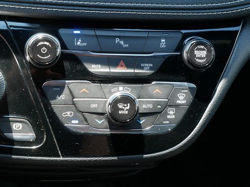 Used 2023 Chrysler Pacifica Touring-L w/ S Appearance Package FWD image 23