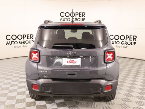Used 2023 Jeep Renegade Latitude w/ Sun/Sound Group AWD/4WD image 23