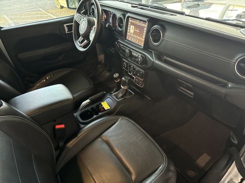 Used 2020 Jeep Gladiator Overland image 15