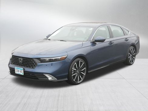 Certified 2025 Honda Accord Touring image 3