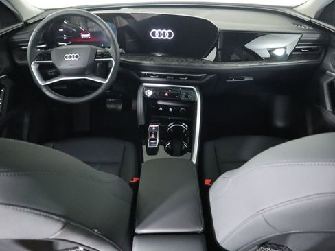 Used 2025 Audi Q5 Premium w/ Convenience Package image 15