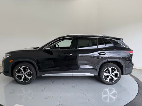 New 2025 Volkswagen Tiguan SE image 8