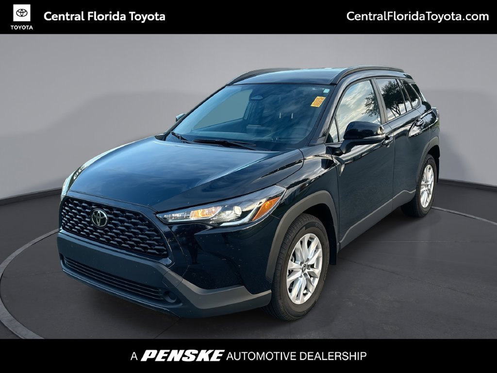 Certified 2025 Toyota Corolla Cross LE FWD image 1