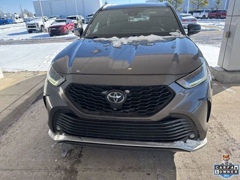 Used 2022 Toyota Highlander XSE image 2