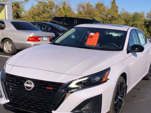 New 2025 Nissan Altima 2.5 SR w/ SR Premium Package image 4