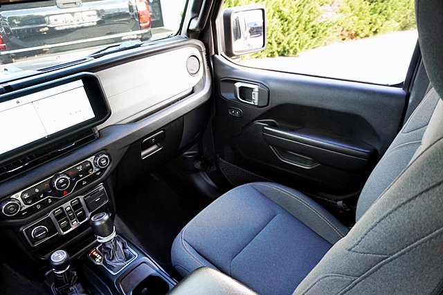 Used 2024 Jeep Wrangler Unlimited Sport AWD/4WD image 30