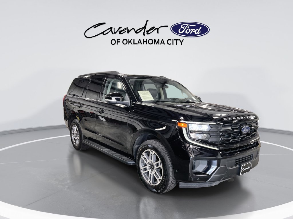Used 2025 Ford Expedition Active AWD/4WD image 2