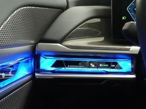 Certified 2024 BMW i7 M70 image 35