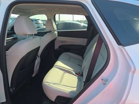 Used 2025 Hyundai Tucson Limited FWD image 12