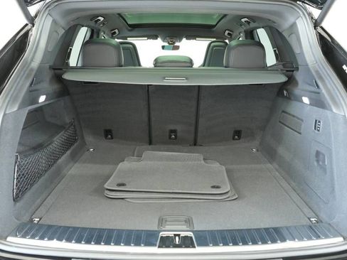 Certified 2025 Porsche Cayenne AWD/4WD image 27
