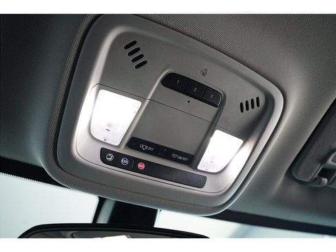 Used 2020 Chevrolet Traverse LT FWD image 25