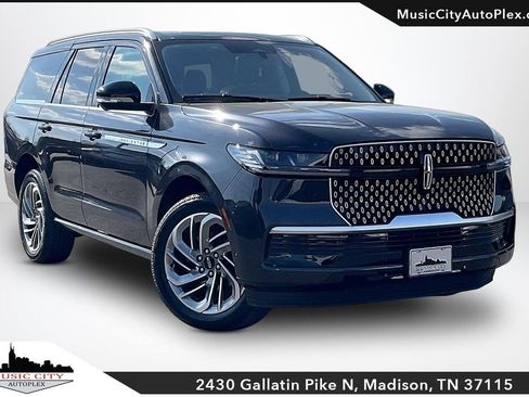 Used 2025 Lincoln Navigator Reserve AWD/4WD image 1