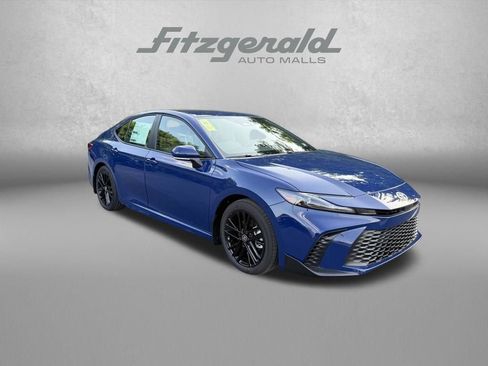 Used 2026 Toyota Camry SE FWD image 1