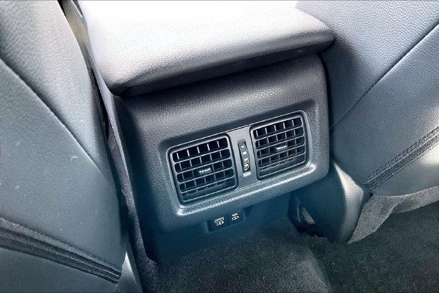 Used 2025 Toyota Camry SE w/ Convenience Package FWD image 10