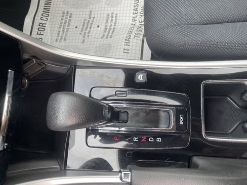 Used 2017 Honda Accord Hybrid Sedan image 16