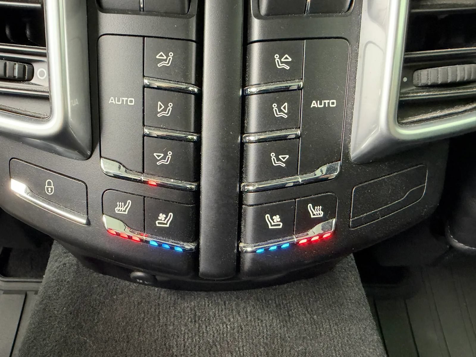 Used 2017 Porsche Cayenne AWD/4WD image 23