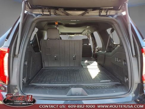Used 2023 GMC Yukon XL SLT w/ SLT Premium Package image 22