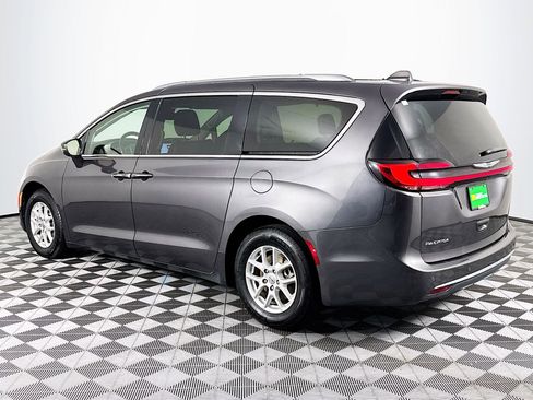 Used 2021 Chrysler Pacifica Touring-L image 6