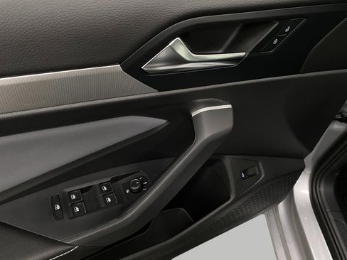 New 2025 Volkswagen Jetta SE image 28