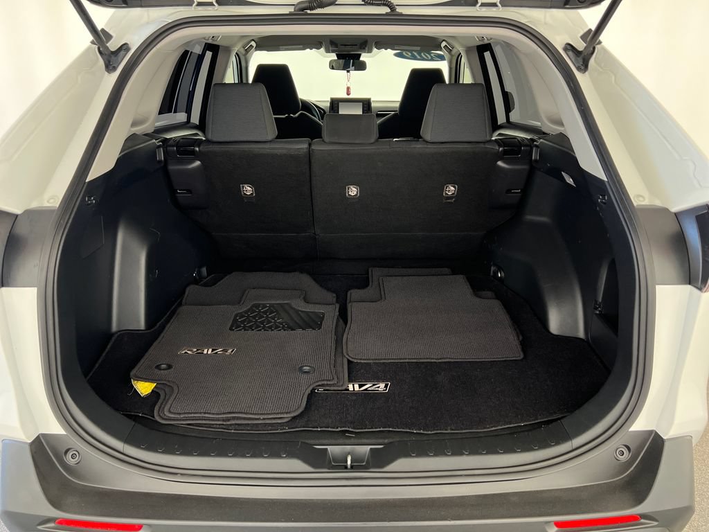 Used 2019 Toyota RAV4 LE w/ Carpet Mat Package FWD image 24