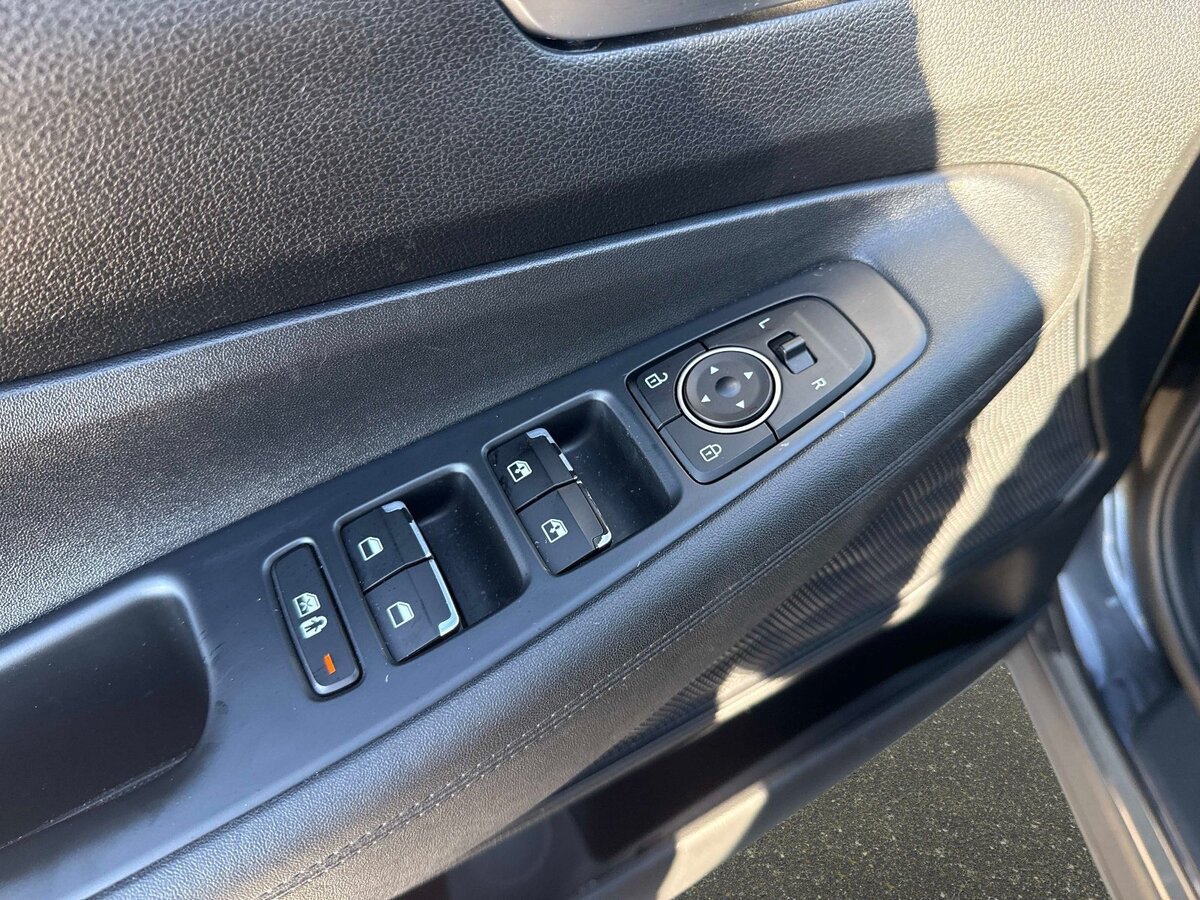 Used 2023 Hyundai Santa Fe SEL FWD image 16
