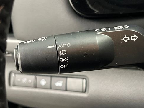 Used 2025 Nissan Pathfinder SL image 46