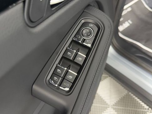 New 2026 Porsche Macan image 26