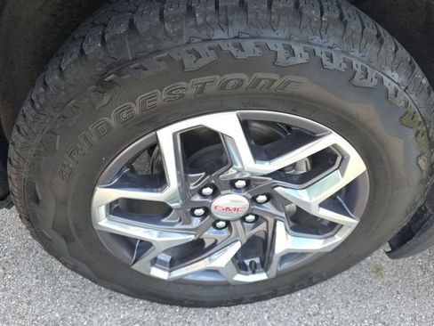 Used 2025 GMC Sierra 1500 SLT AWD/4WD image 10