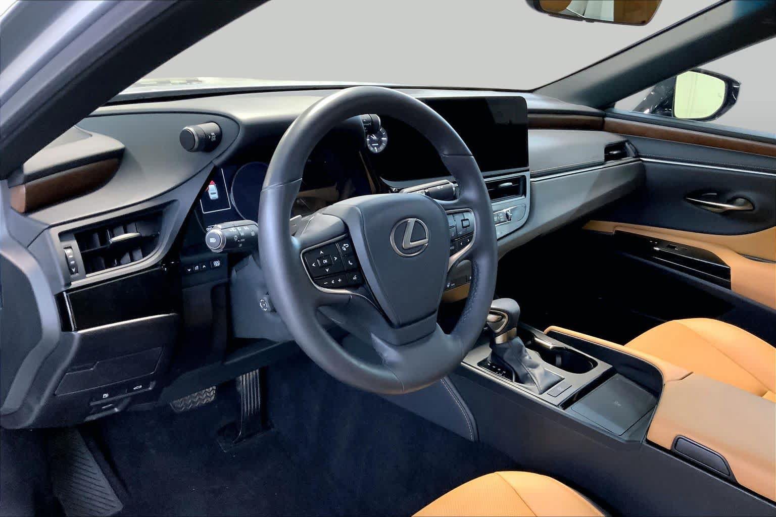 Used 2025 Lexus ES 350 w/ Accessory Package (Z1) FWD image 17
