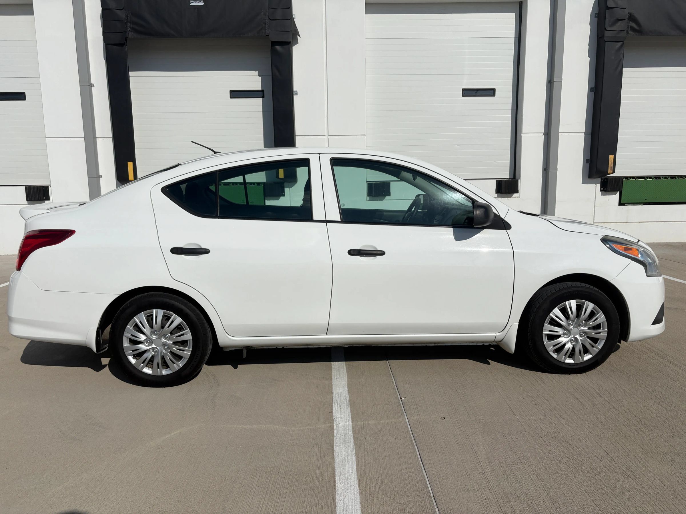 Used 2015 Nissan Versa S Plus FWD image 3