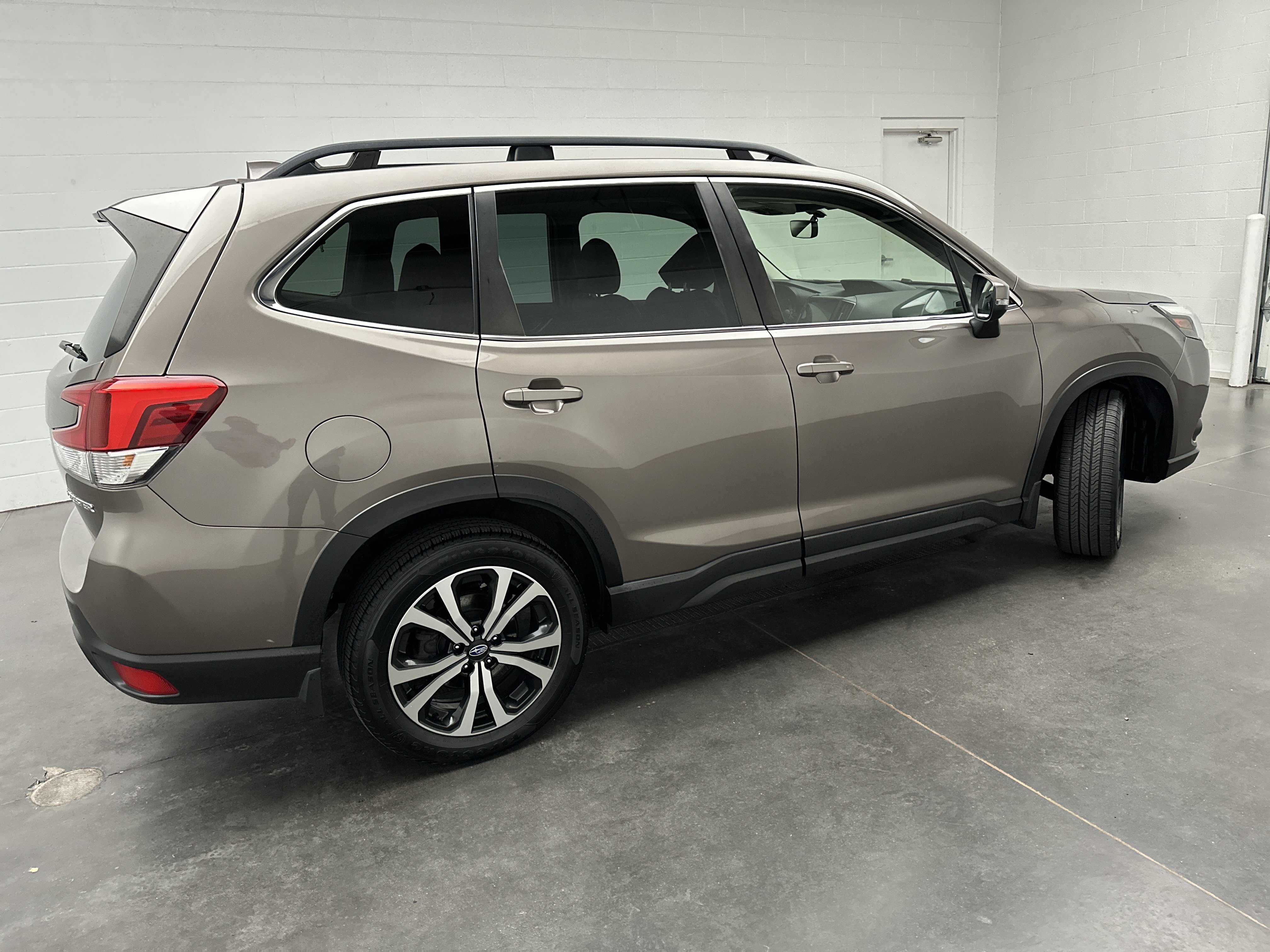 Used 2023 Subaru Forester Limited AWD/4WD image 9