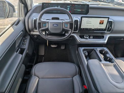 New 2025 Ford Expedition Platinum w/ Driver's Package image 8