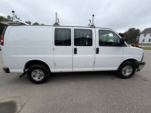 Used 2018 Chevrolet Express 2500 w/ Enhanced Convenience Package RWD image 9