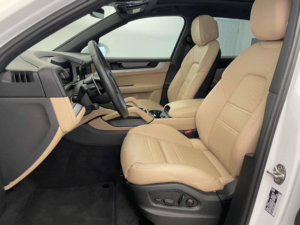 Certified 2024 Porsche Cayenne AWD/4WD image 5