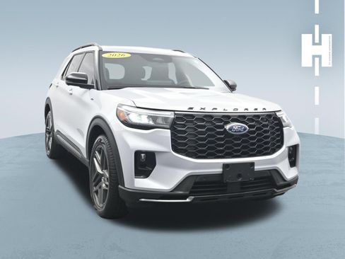 Used 2026 Ford Explorer ST-Line w/ ST-Line Street Pack RWD image 3