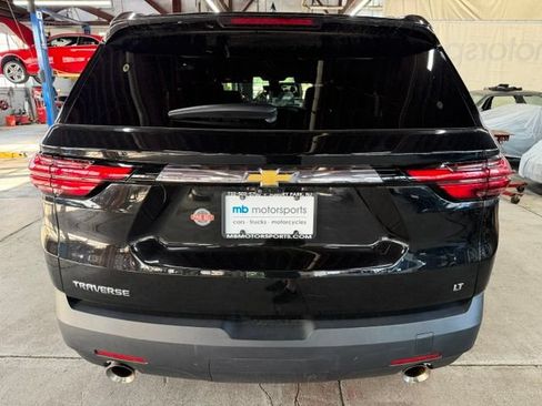 Used 2023 Chevrolet Traverse LT FWD image 3