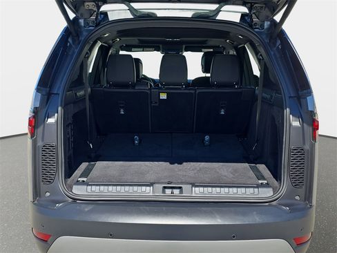 Used 2025 Land Rover Discovery S image 13