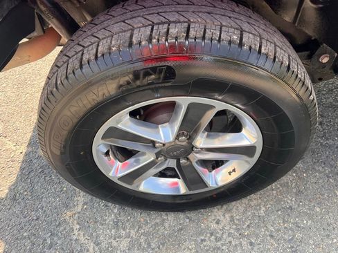 Used 2020 Jeep Wrangler Unlimited Sahara image 16