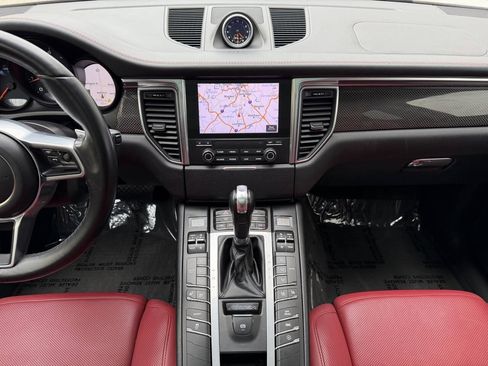 Used 2018 Porsche Macan AWD/4WD image 32