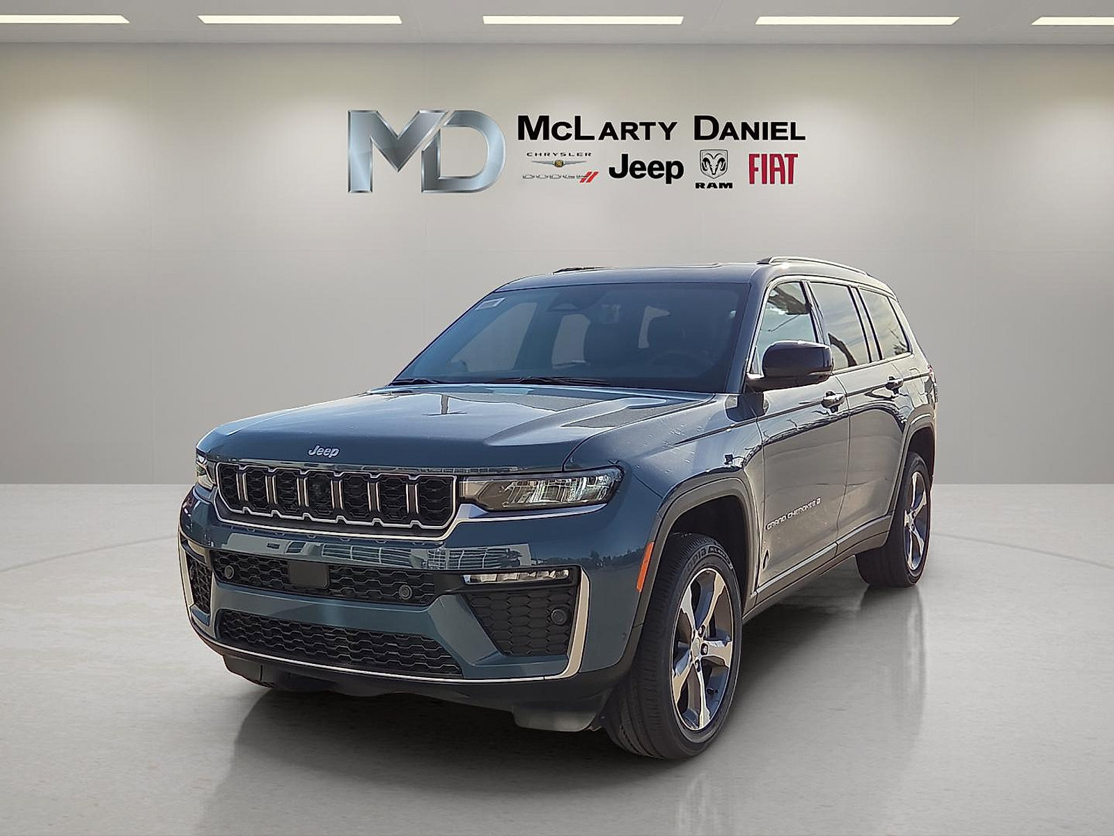 New 2026 Jeep Grand Cherokee L Limited w/ Luxury Tech Group II AWD/4WD image 2