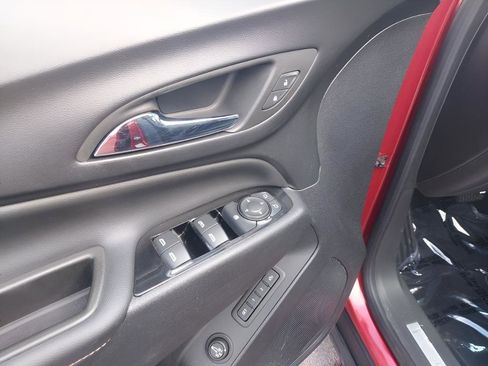 Used 2023 Chevrolet Equinox Premier image 11