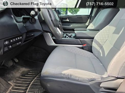 Used 2022 Toyota Tundra SR5 w/ SR5 Convenience Package AWD/4WD image 9