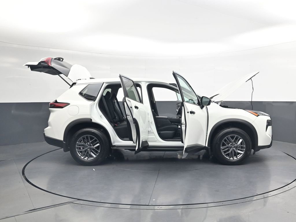 Used 2025 Nissan Rogue S AWD/4WD image 45
