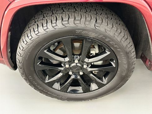 Used 2020 Jeep Grand Cherokee Altitude image 11