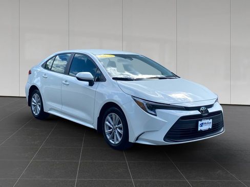 Used 2026 Toyota Corolla LE w/ LE Premium Package FWD image 7