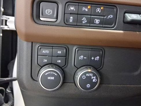 Used 2022 Chevrolet Tahoe High Country image 38